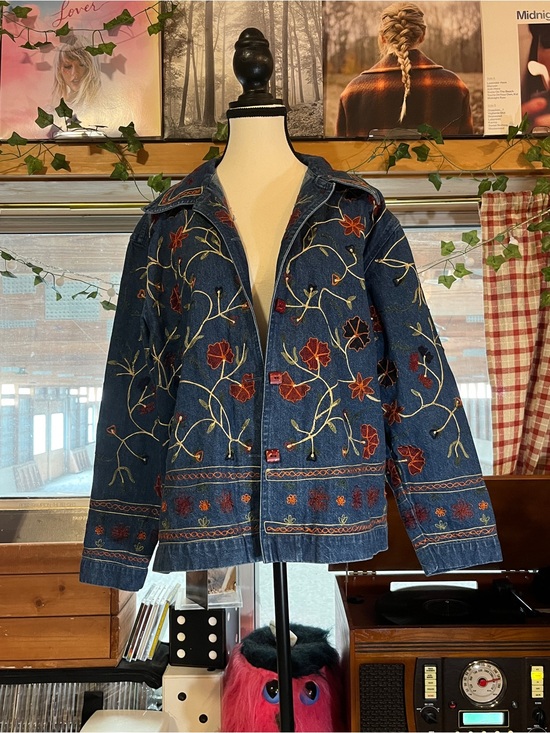 Units Jackets & Blazers - 🍂Embroidered Denim Jacket🍂